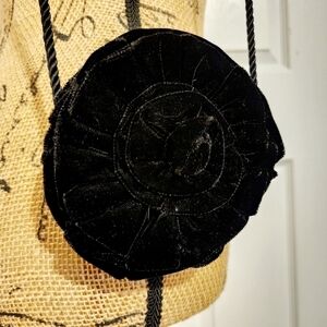 Vintage La Regale Black Velvet Flower Purse Evening Bag Snap Closure 80's EUC